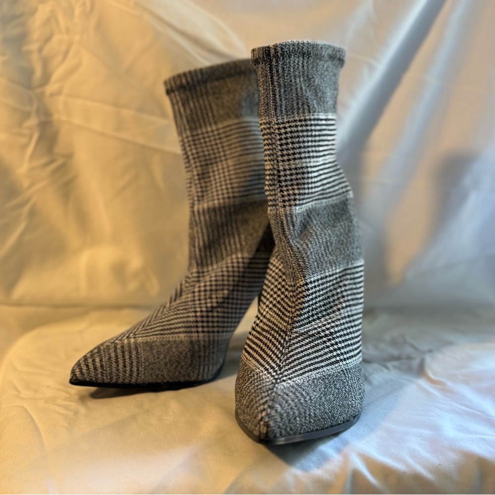 Fergie Women’s Taryn Ankle Boot Grey, 8 M US
